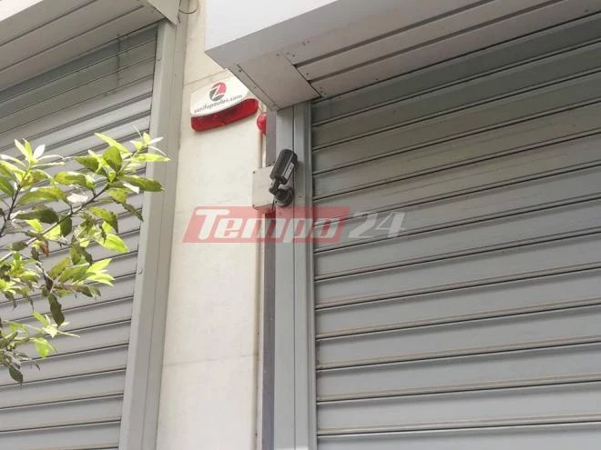 Πάτρα: Επίθεση κουκουλοφόρων σε τράπεζα – Σε εξέλιξη η πορεία για την Πρωτομαγιά (βίντεο)